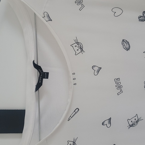 ๐2 for $15๐ RW&CO Cat Print Blouse - Picture 2 of 4